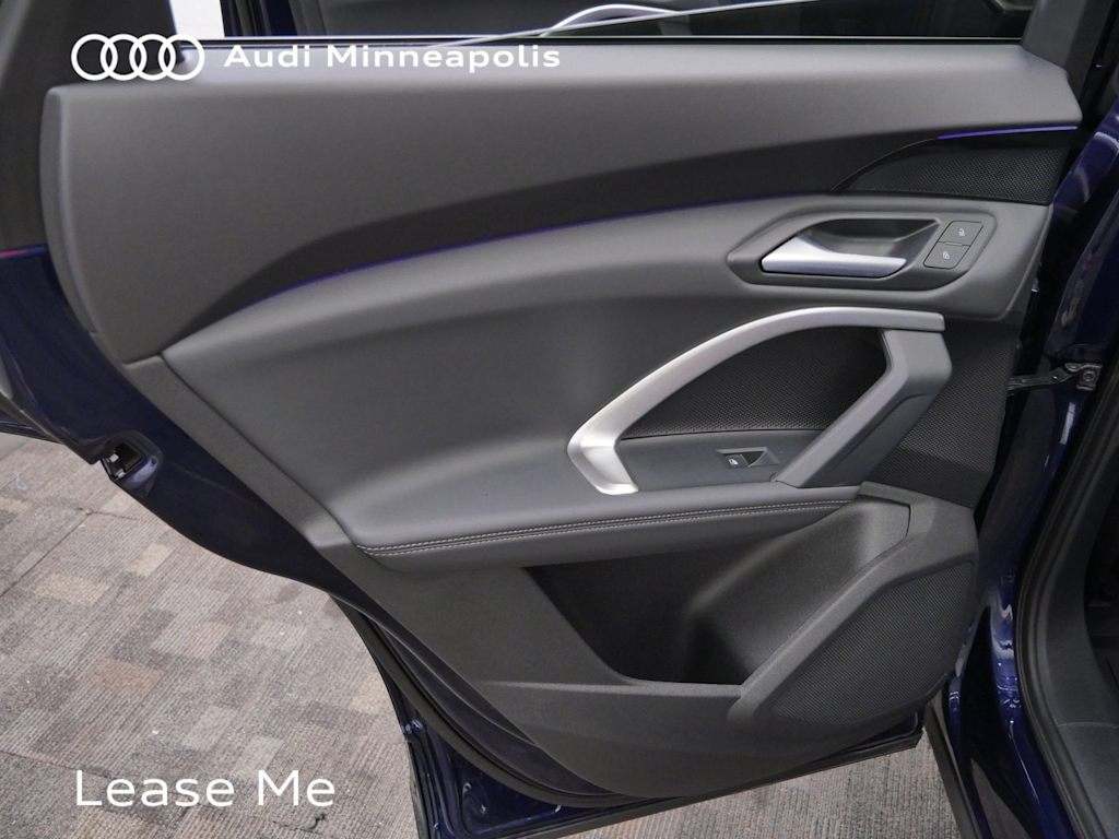 Thumbnail: 2025 Audi Q5 - 18