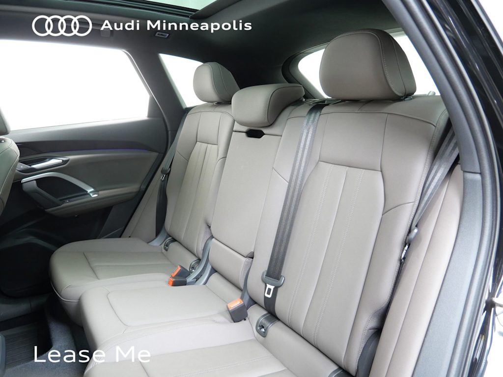 Thumbnail: 2025 Audi Q5 - 7
