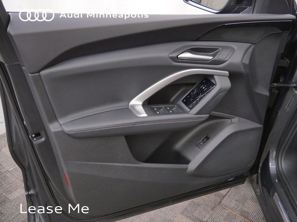 Thumbnail: 2025 Audi Q5 - 15