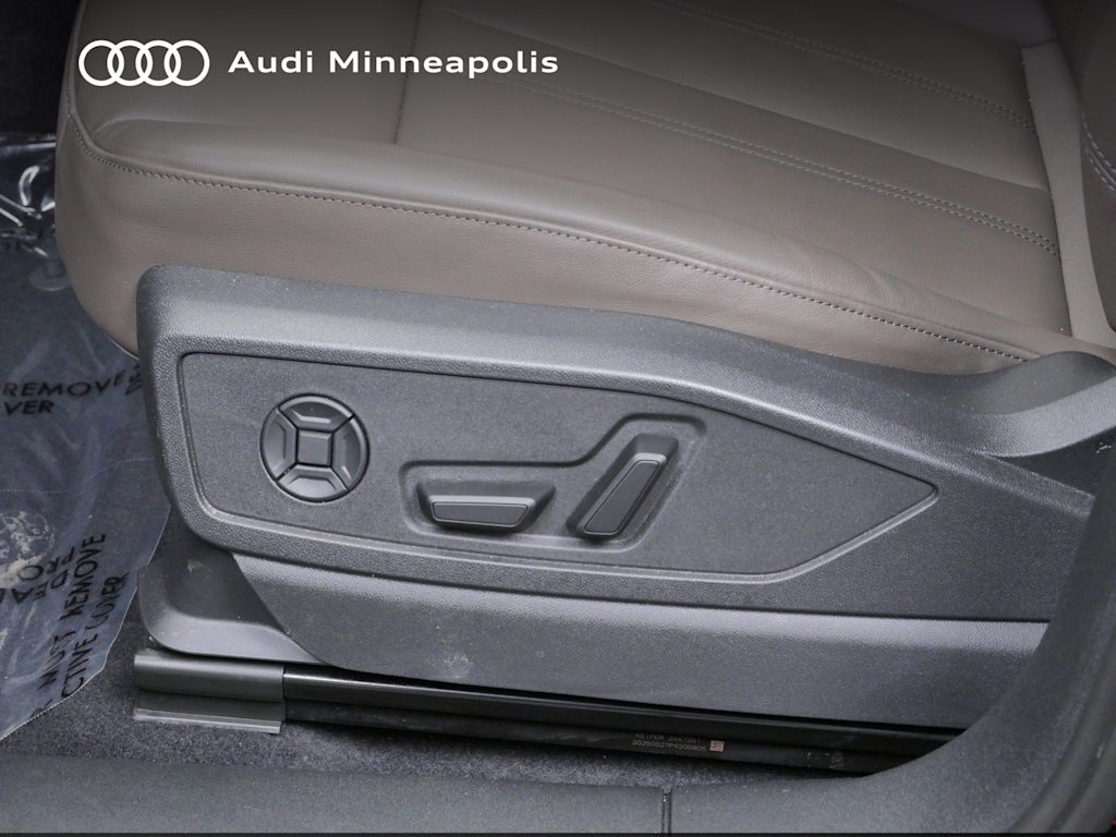 Thumbnail: 2025 Audi Q5 - 17