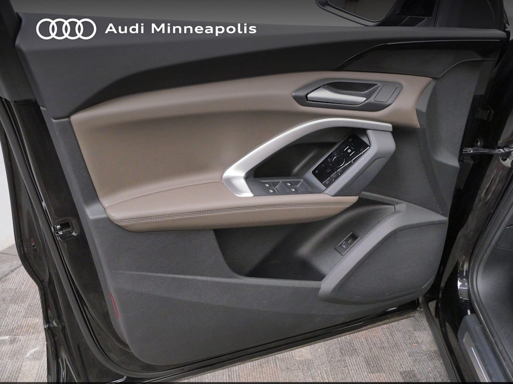 Thumbnail: 2025 Audi Q5 - 16