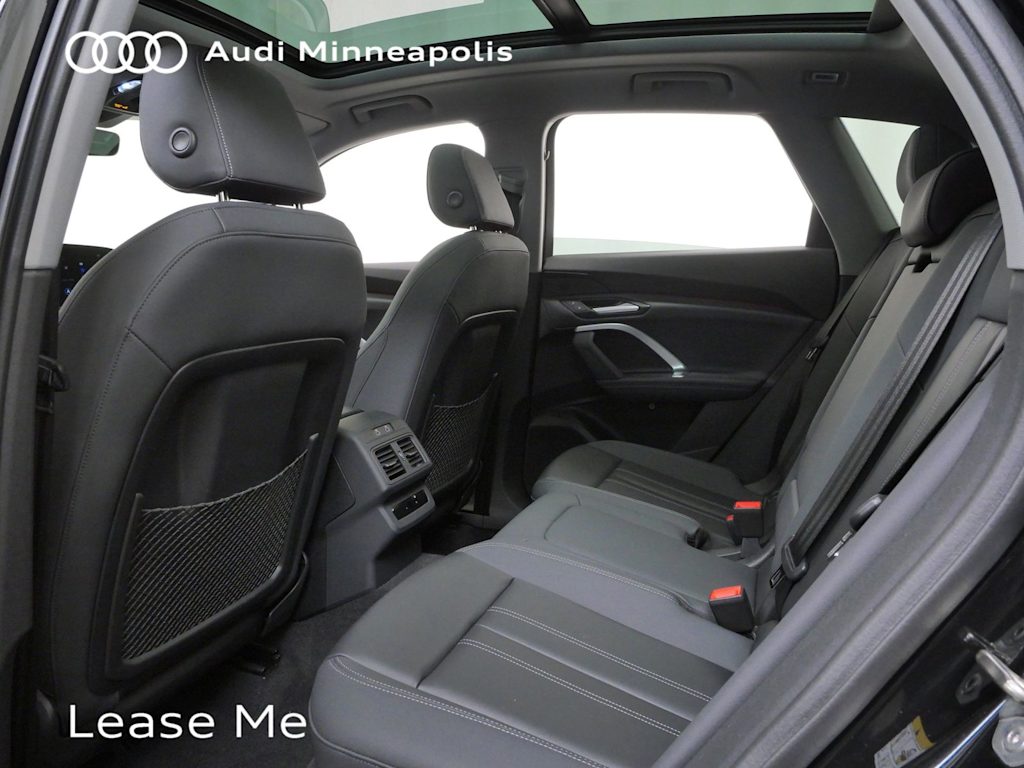 Thumbnail: 2025 Audi Q5 - 8