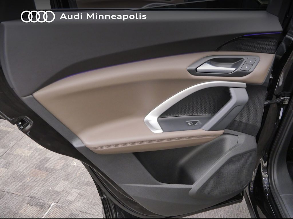 Thumbnail: 2025 Audi Q5 - 18