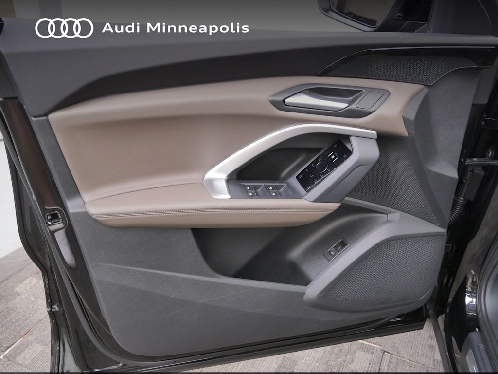 Thumbnail: 2025 Audi Q5 - 16
