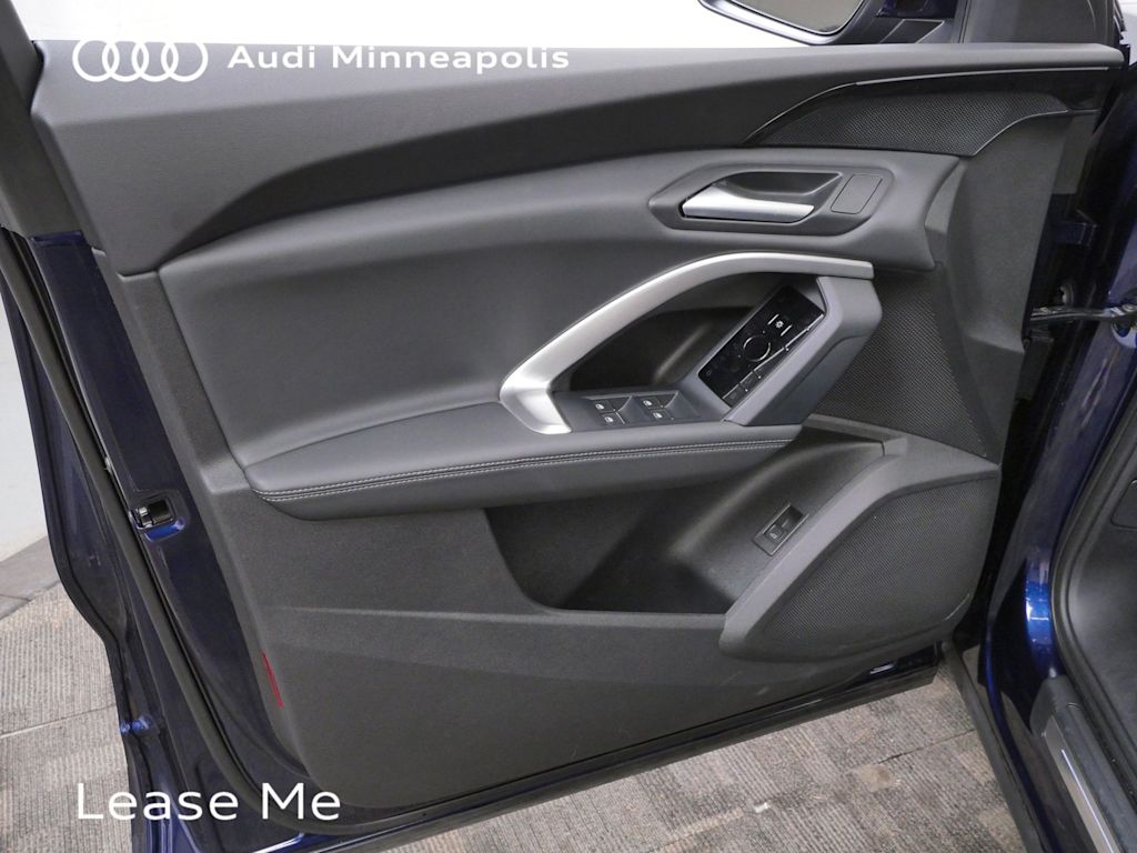 Thumbnail: 2025 Audi Q5 - 16