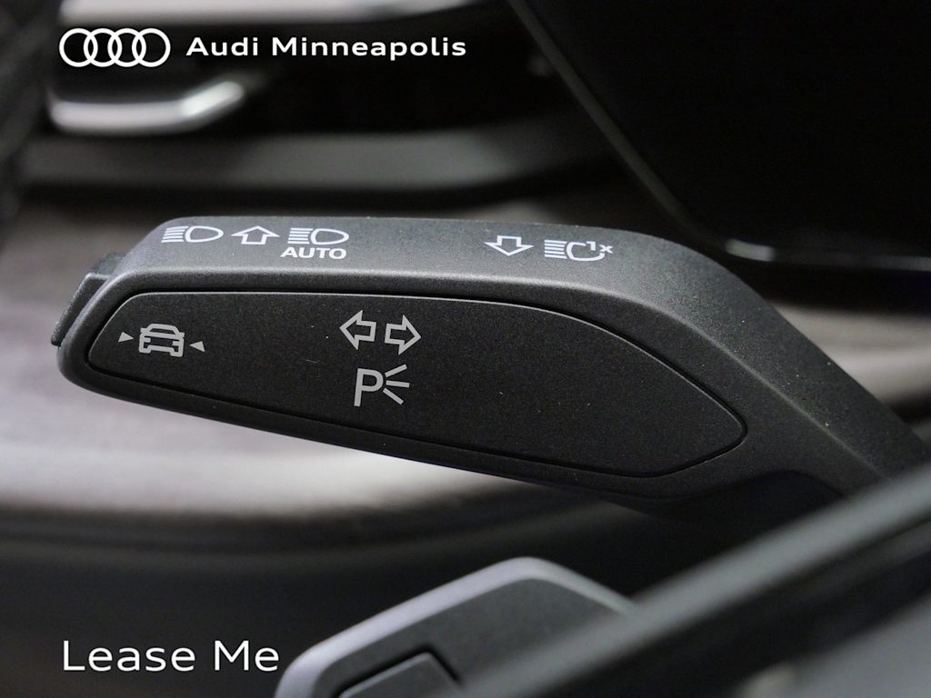 Thumbnail: 2025 Audi Q5 - 25