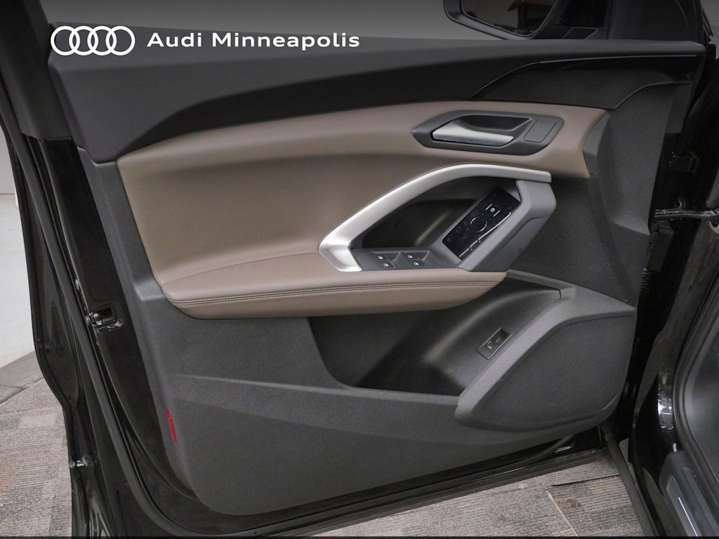 Thumbnail: 2025 Audi Q5 - 16