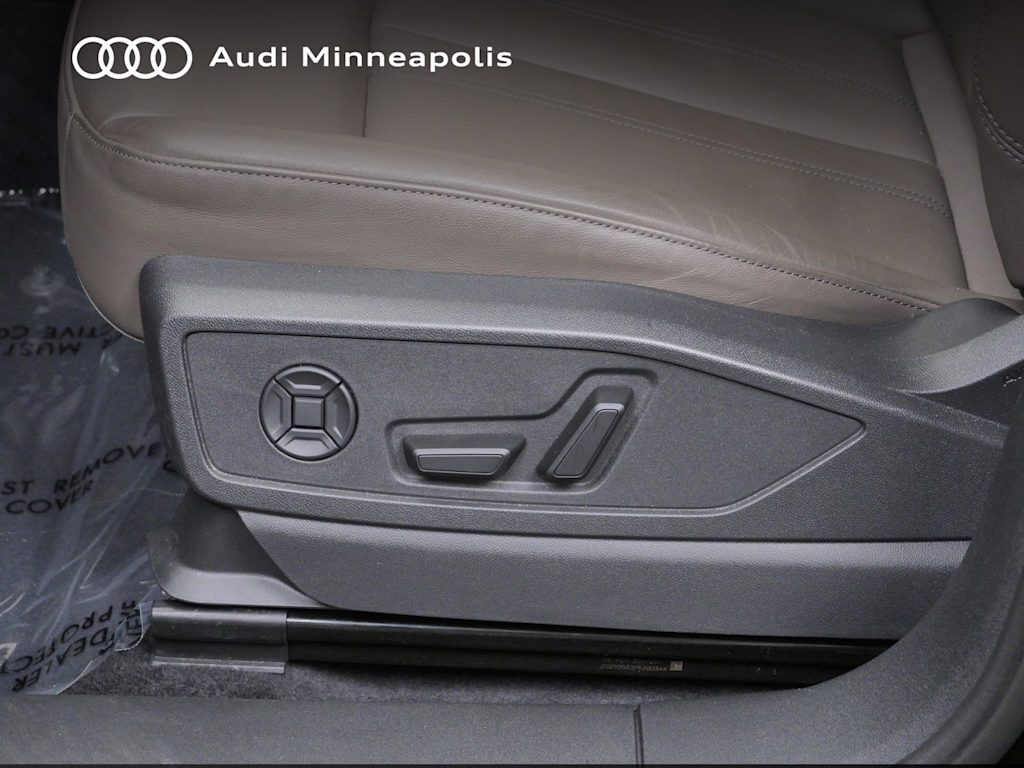 Thumbnail: 2025 Audi Q5 - 17