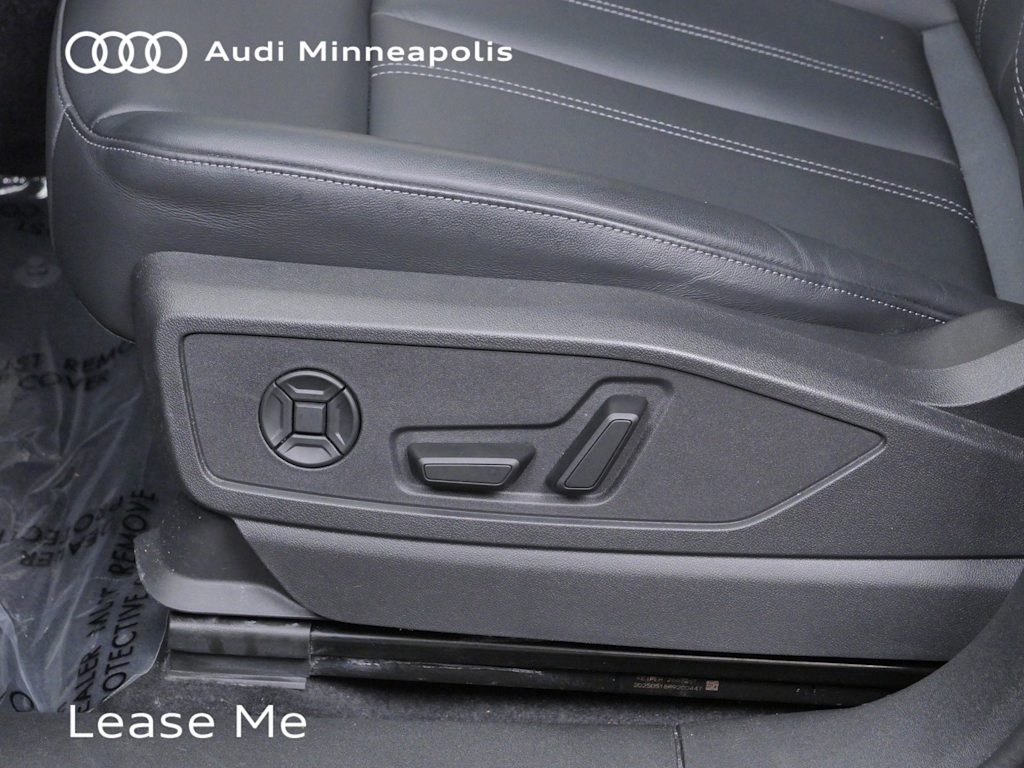 Thumbnail: 2025 Audi Q5 - 17