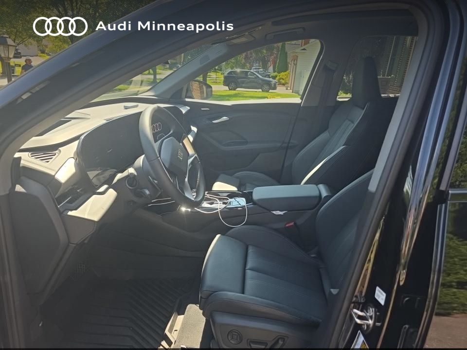 Thumbnail: 2025 Audi Q6 e-tron - 6