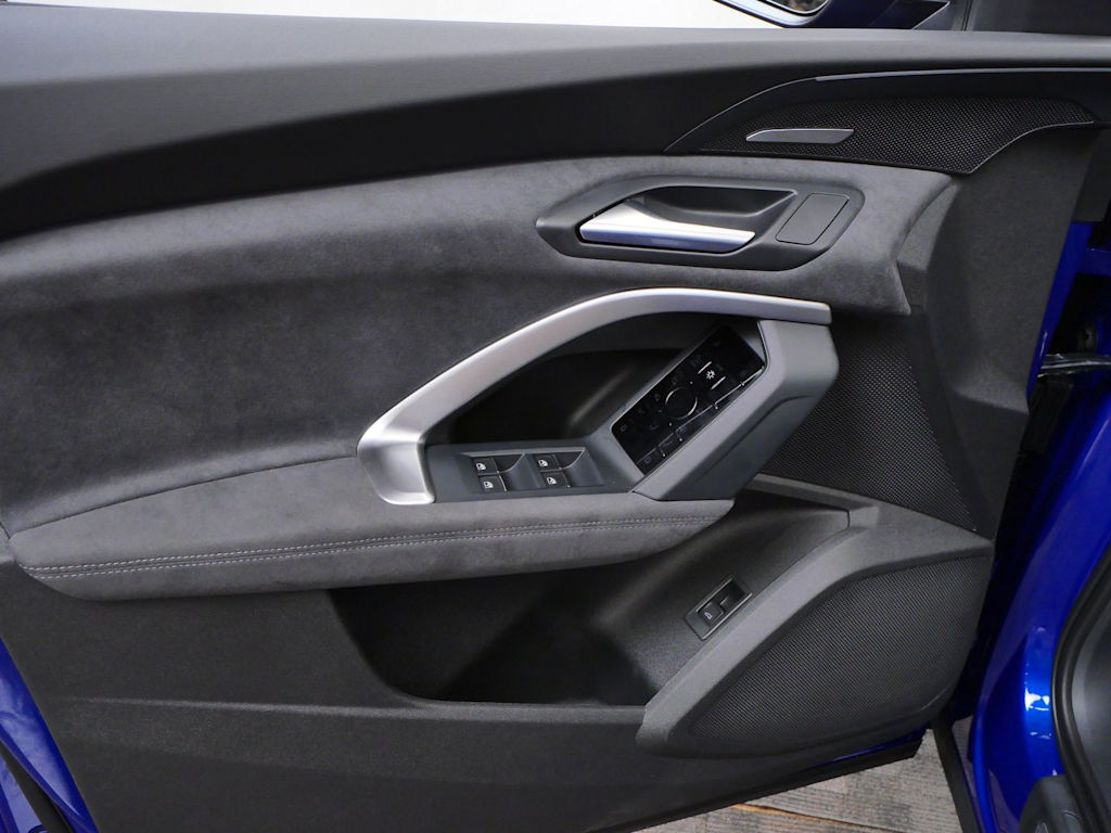 Thumbnail: 2026 Audi SQ5 - 12