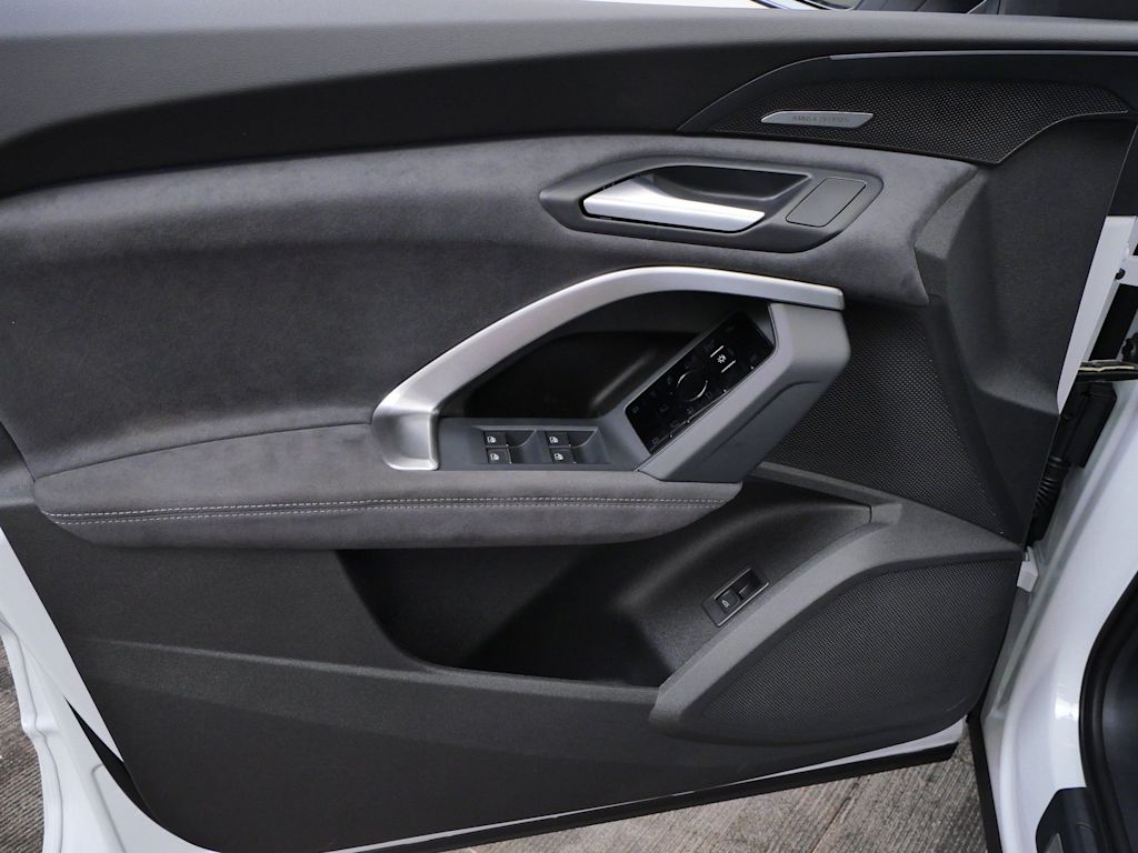 Thumbnail: 2026 Audi SQ5 - 12