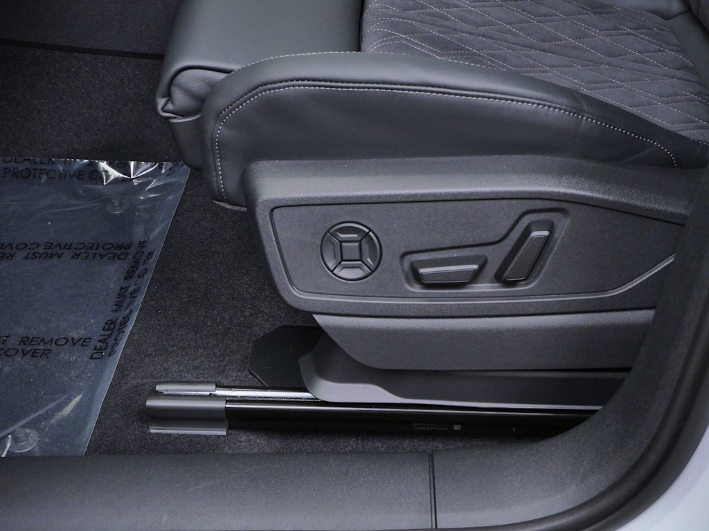 Thumbnail: 2026 Audi SQ5 - 13