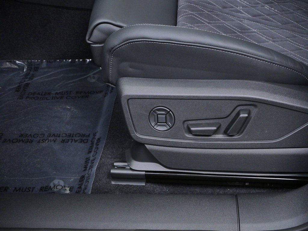 Thumbnail: 2026 Audi SQ5 - 13