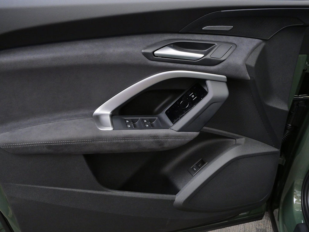 Thumbnail: 2026 Audi SQ5 - 12