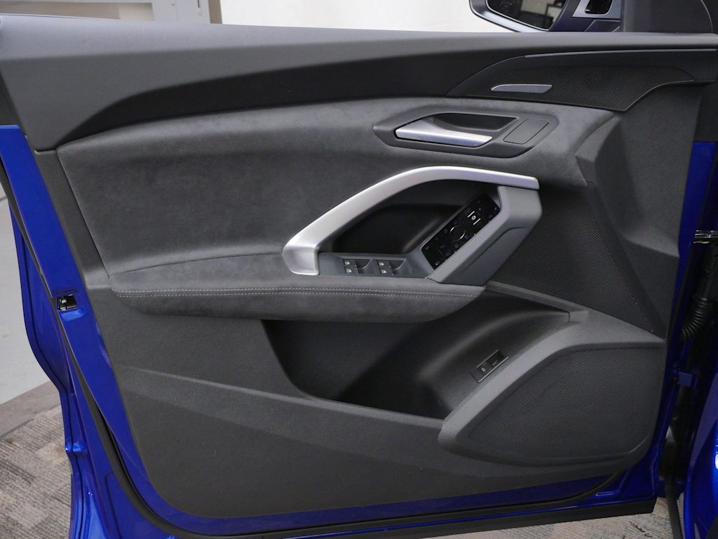 Thumbnail: 2026 Audi SQ5 - 13