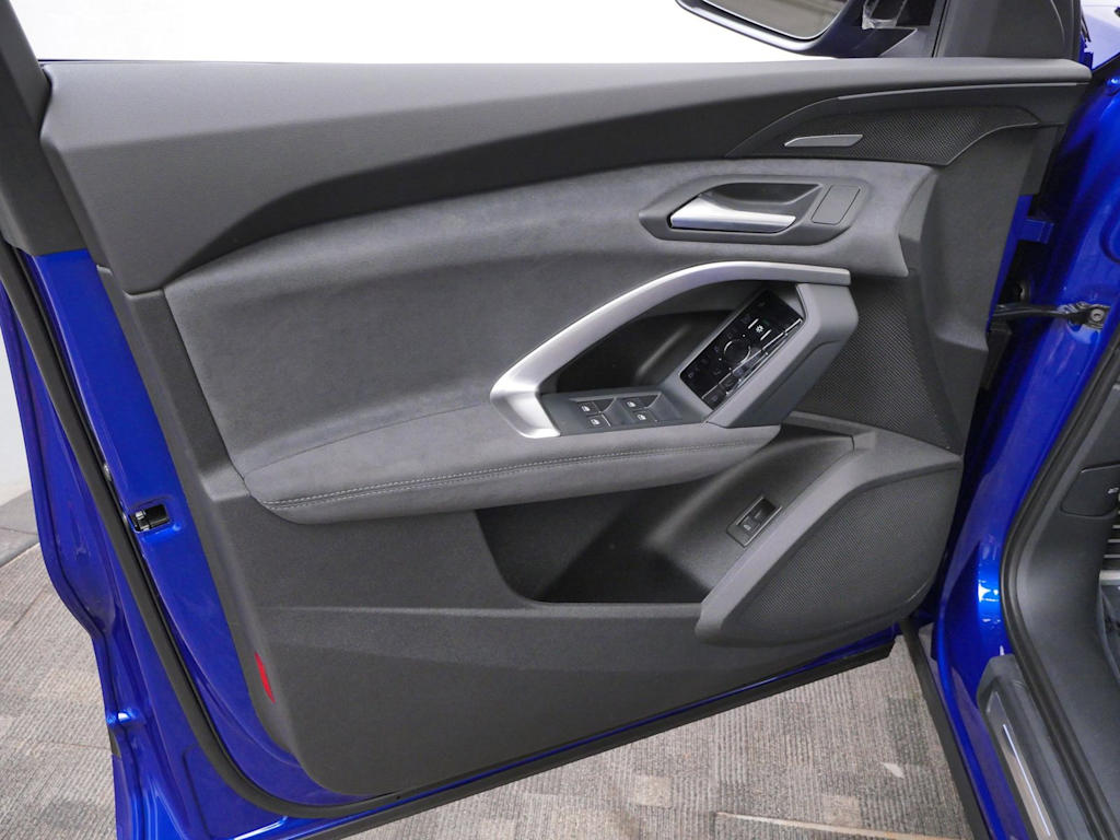 Thumbnail: 2026 Audi SQ5 - 12