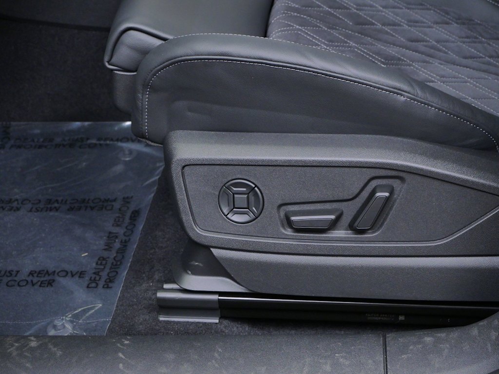 Thumbnail: 2026 Audi SQ5 - 13