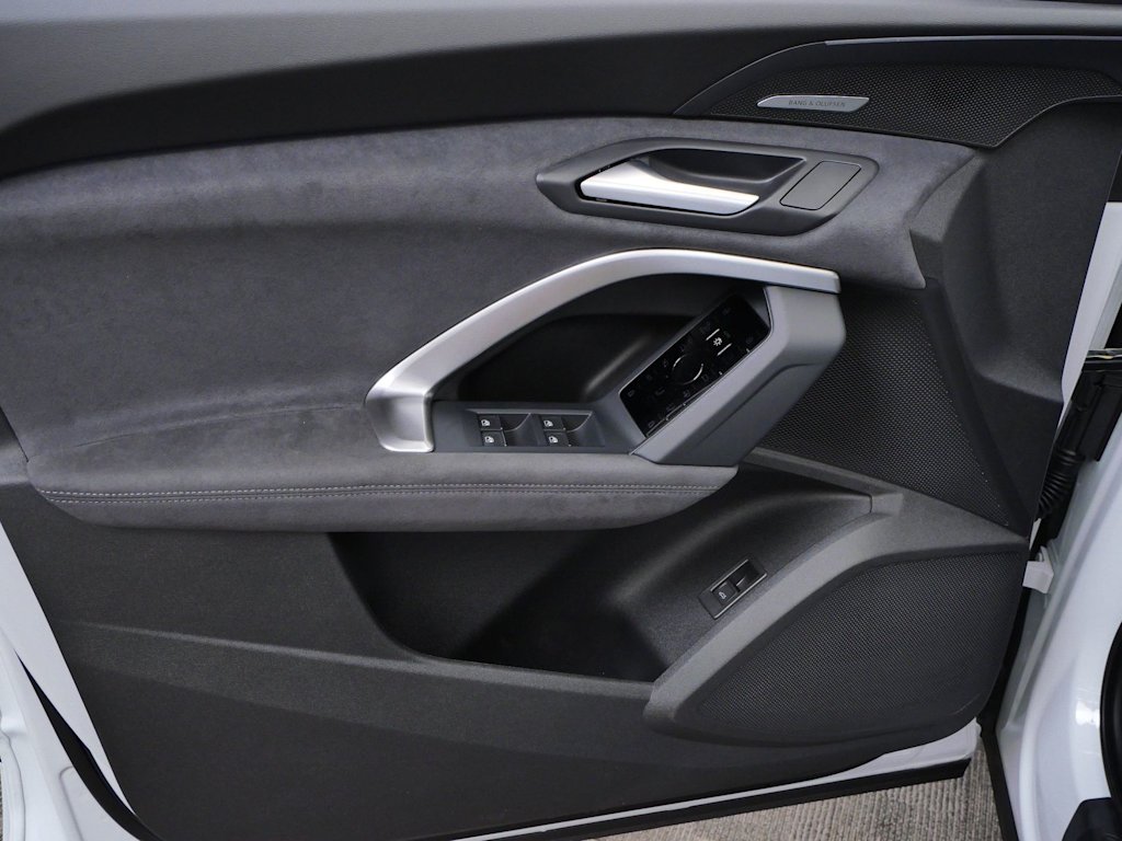 Thumbnail: 2026 Audi SQ5 - 12