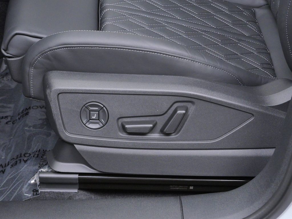 Thumbnail: 2026 Audi SQ5 - 13