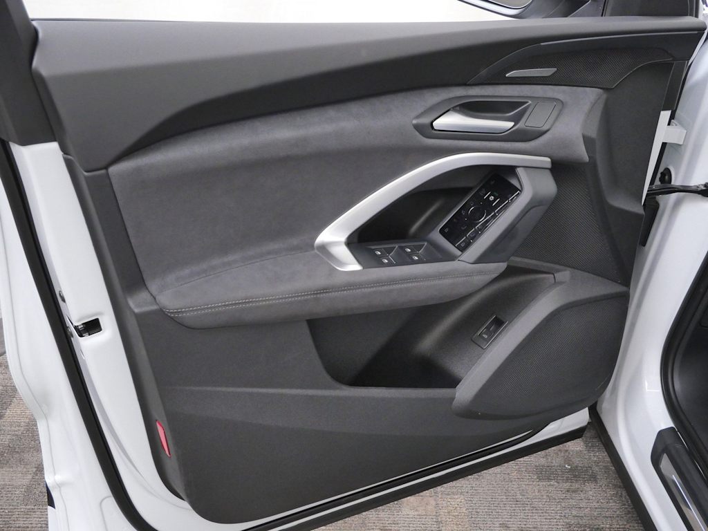 Thumbnail: 2026 Audi SQ5 - 12