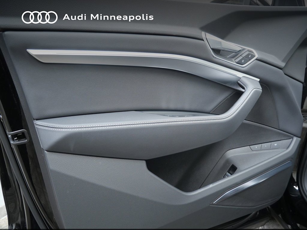 Thumbnail: 2023 Audi e-tron - 16