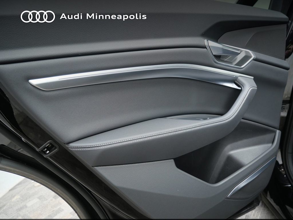 Thumbnail: 2023 Audi e-tron - 18