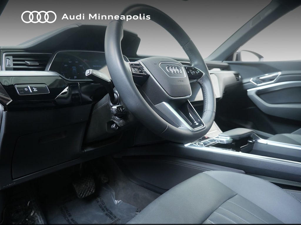 Thumbnail: 2023 Audi e-tron - 2