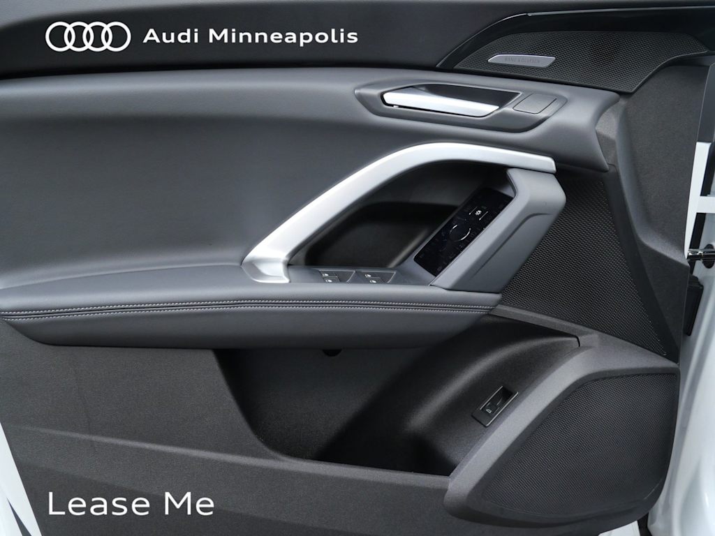 Thumbnail: 2025 Audi Q5 - 16