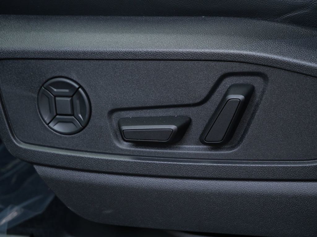 Thumbnail: 2025 Audi Q5 - 13