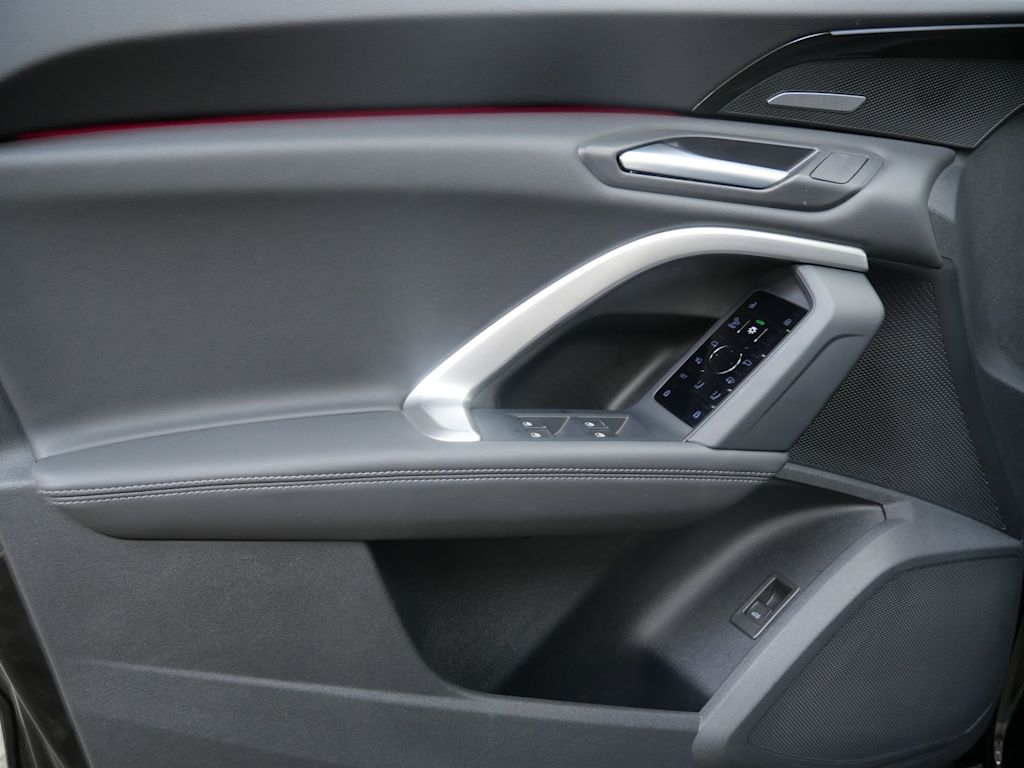 Thumbnail: 2025 Audi Q5 - 13