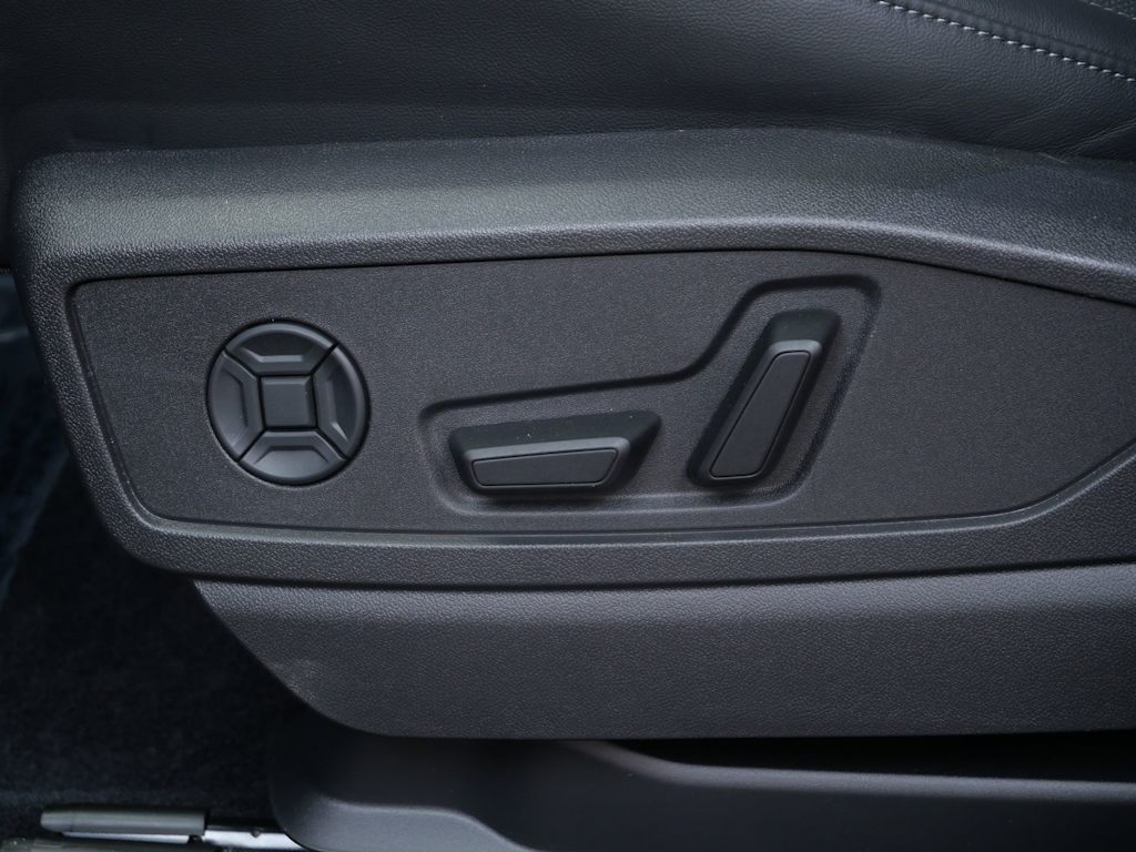 Thumbnail: 2025 Audi Q5 - 14