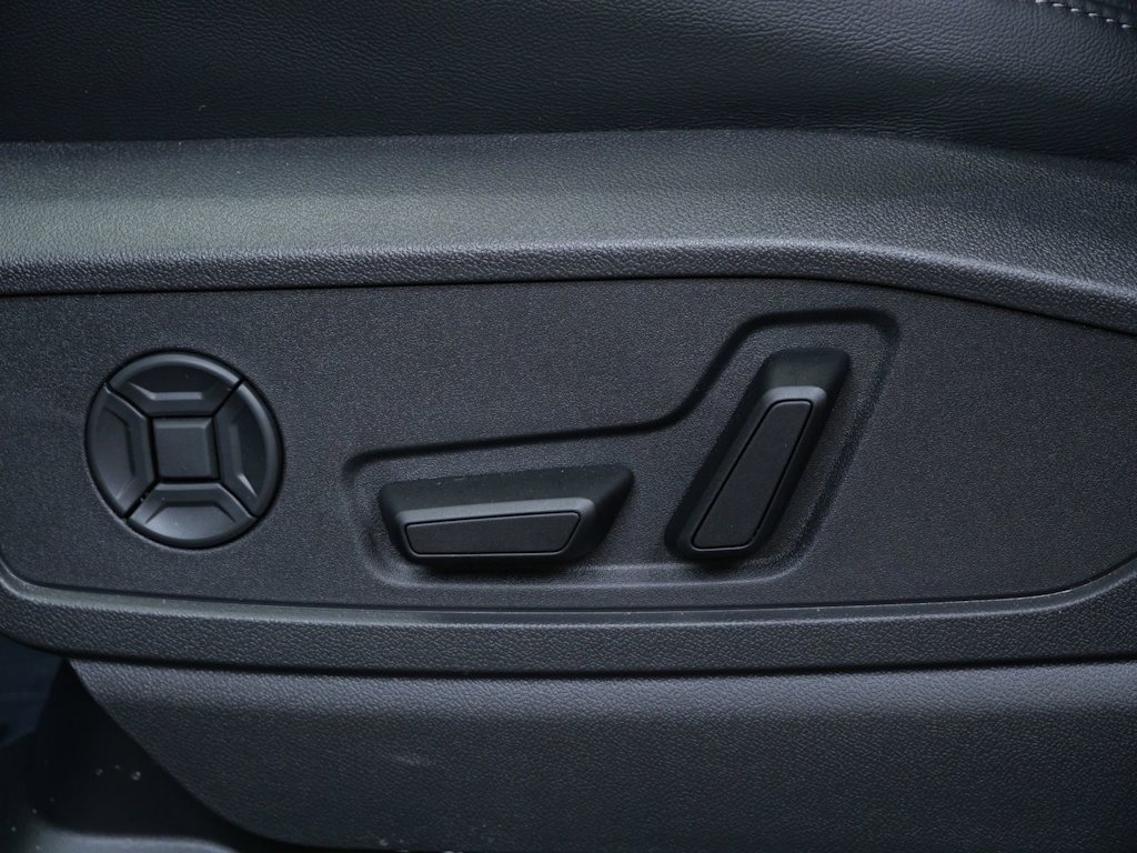 Thumbnail: 2025 Audi Q5 - 14