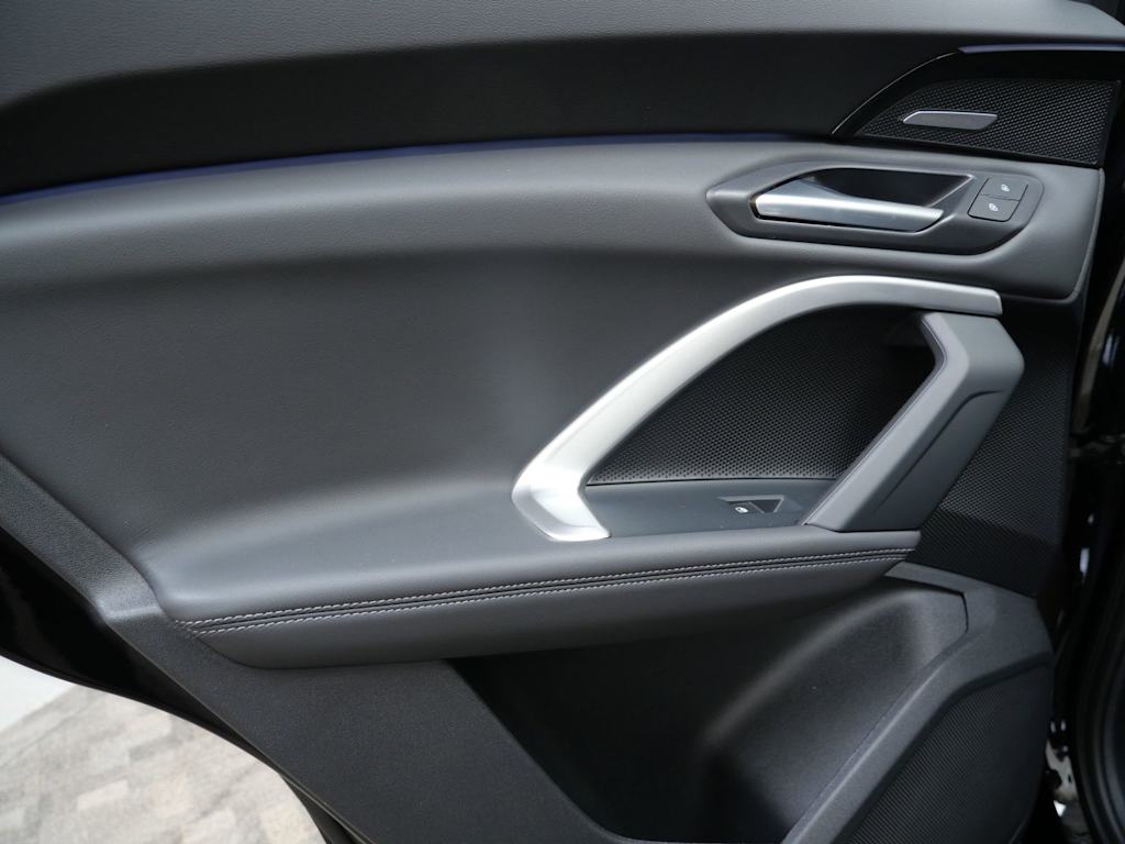 Thumbnail: 2025 Audi Q5 - 15