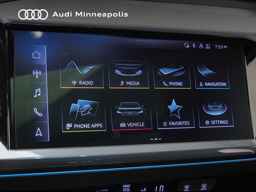 Thumbnail: 2023 Audi Q4 e-tron - 9