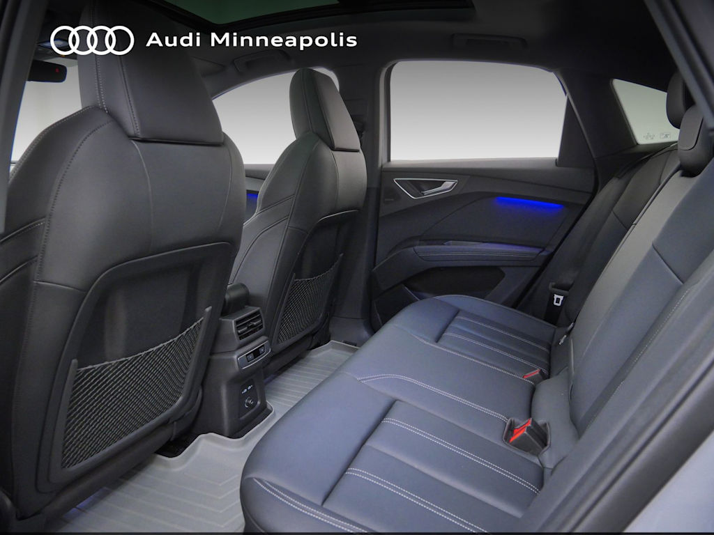 Thumbnail: 2023 Audi Q4 e-tron - 8