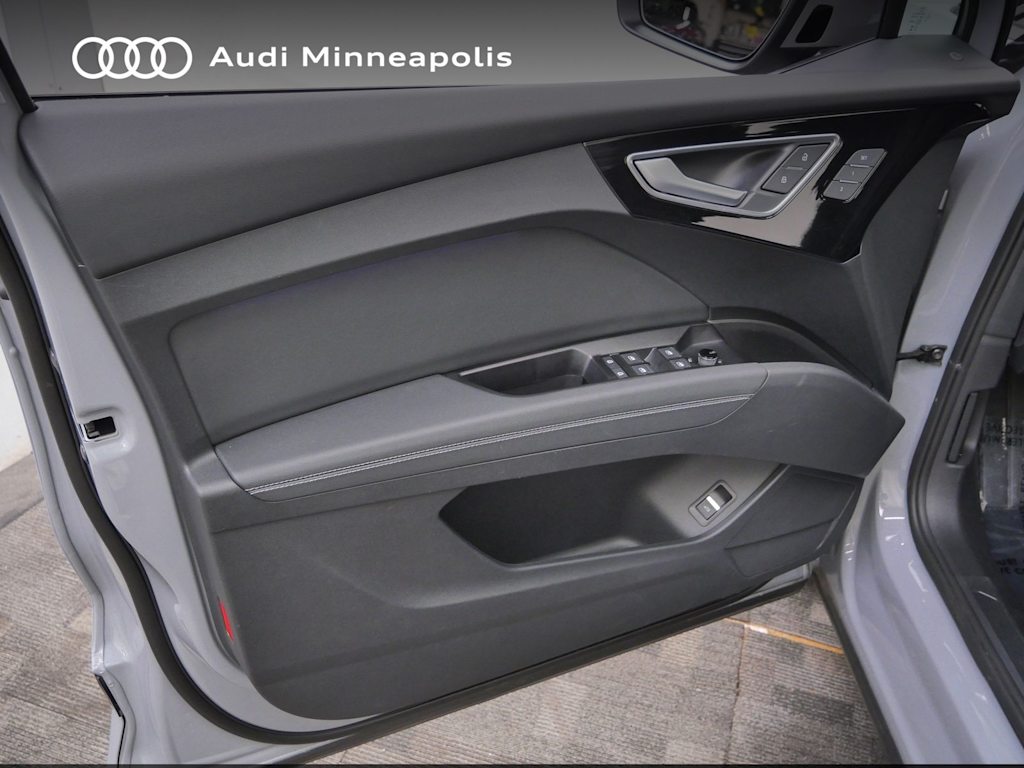 Thumbnail: 2023 Audi Q4 e-tron - 15