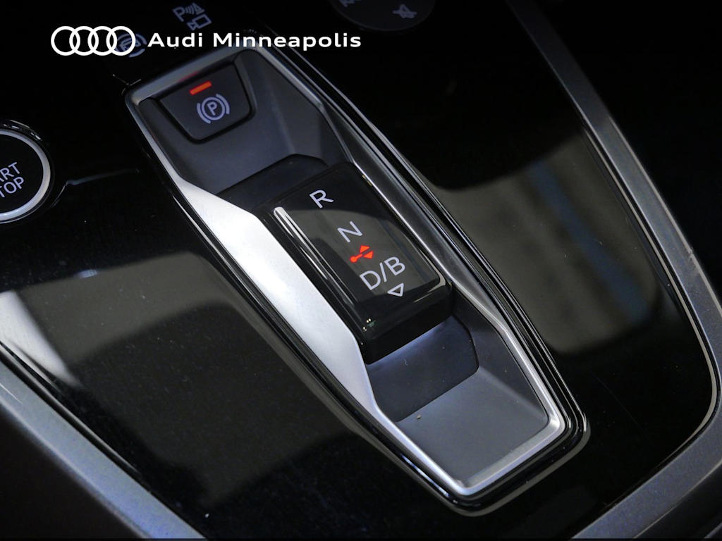 Thumbnail: 2023 Audi Q4 e-tron - 10