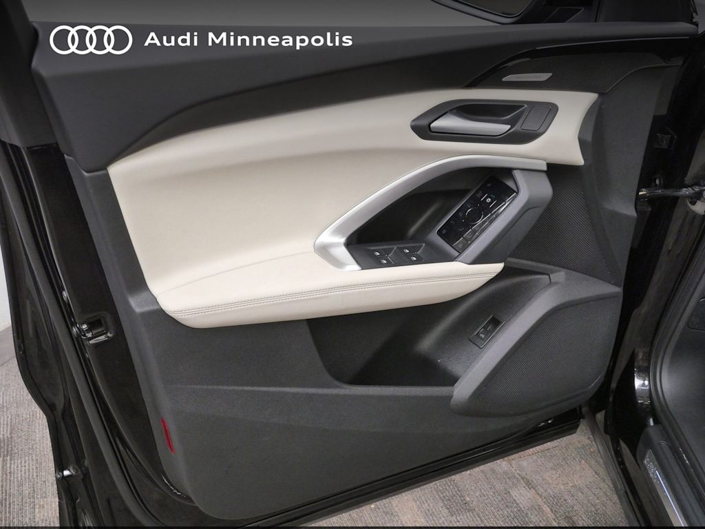 Thumbnail: 2025 Audi Q5 - 17