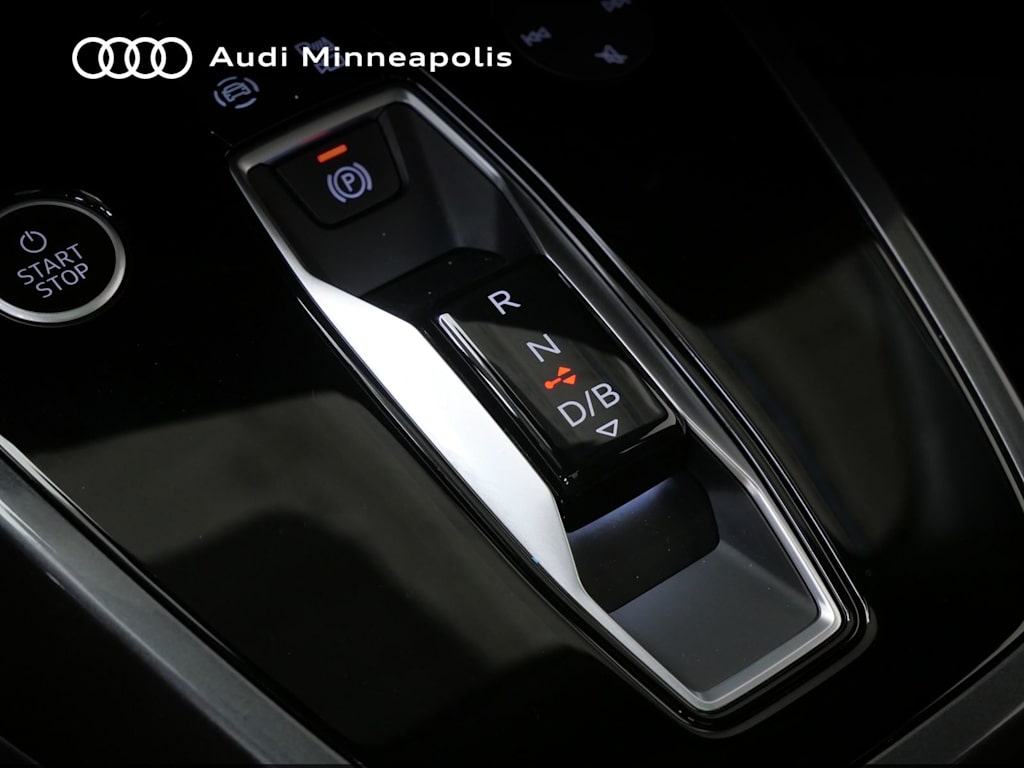 Thumbnail: 2023 Audi Q4 e-tron - 10