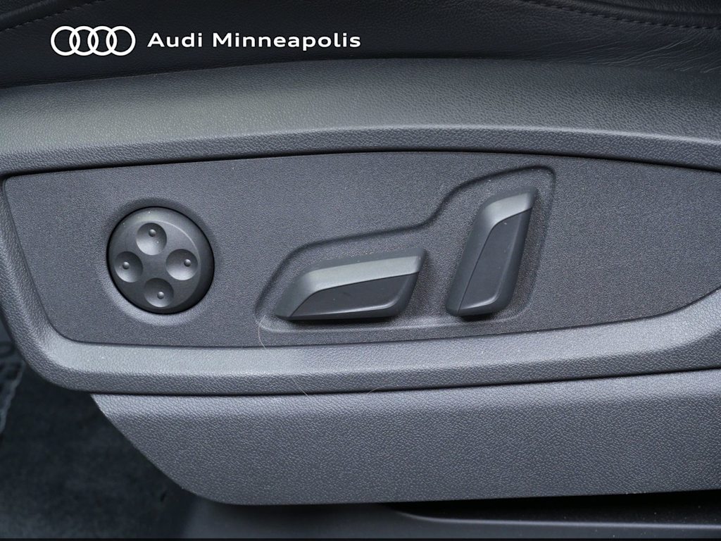 Thumbnail: 2023 Audi Q5 - 17