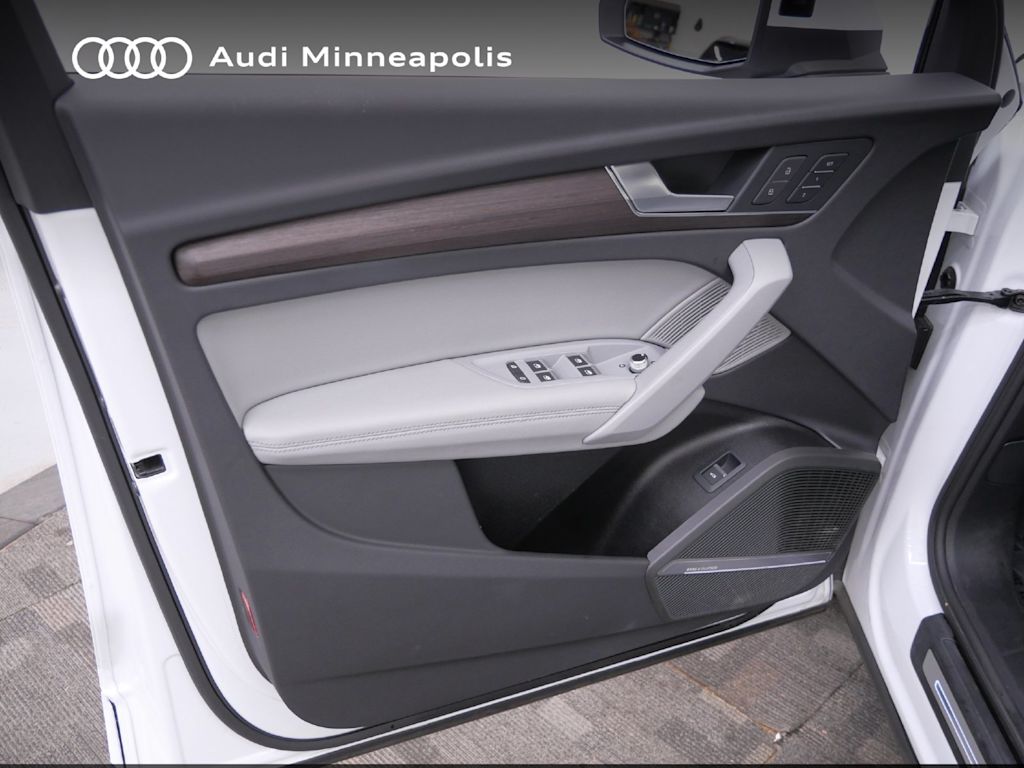 Thumbnail: 2023 Audi Q5 - 15