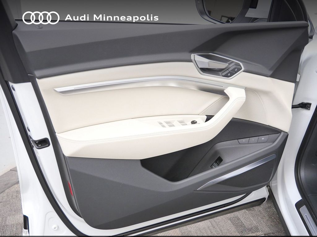 Thumbnail: 2024 Audi Q8 e-tron - 16