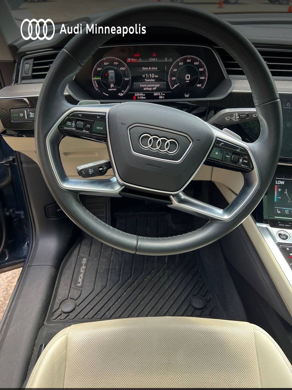 Thumbnail: 2024 Audi Q8 e-tron - 2