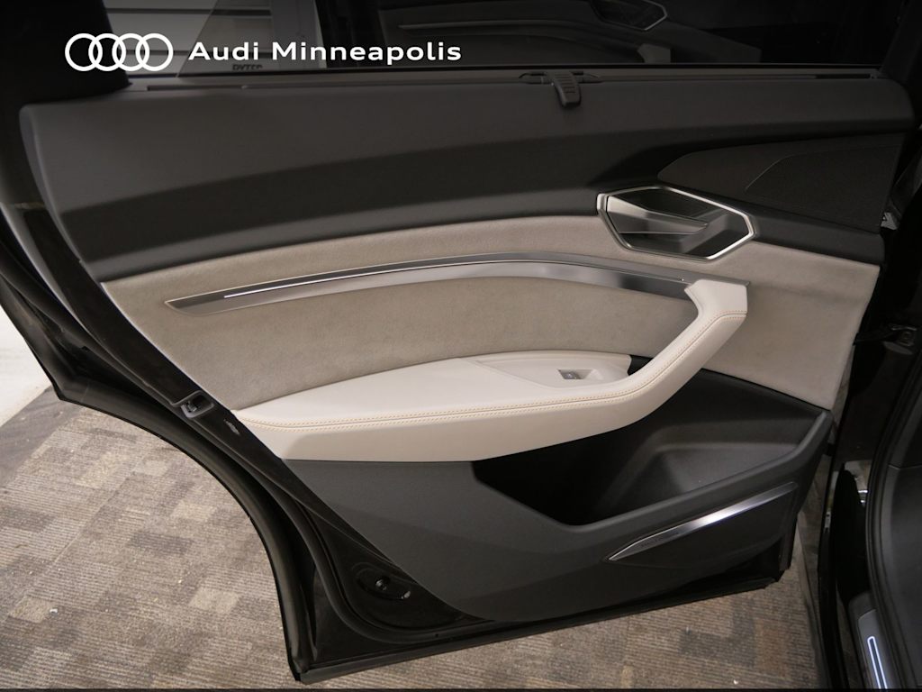 Thumbnail: 2024 Audi Q8 e-tron - 17