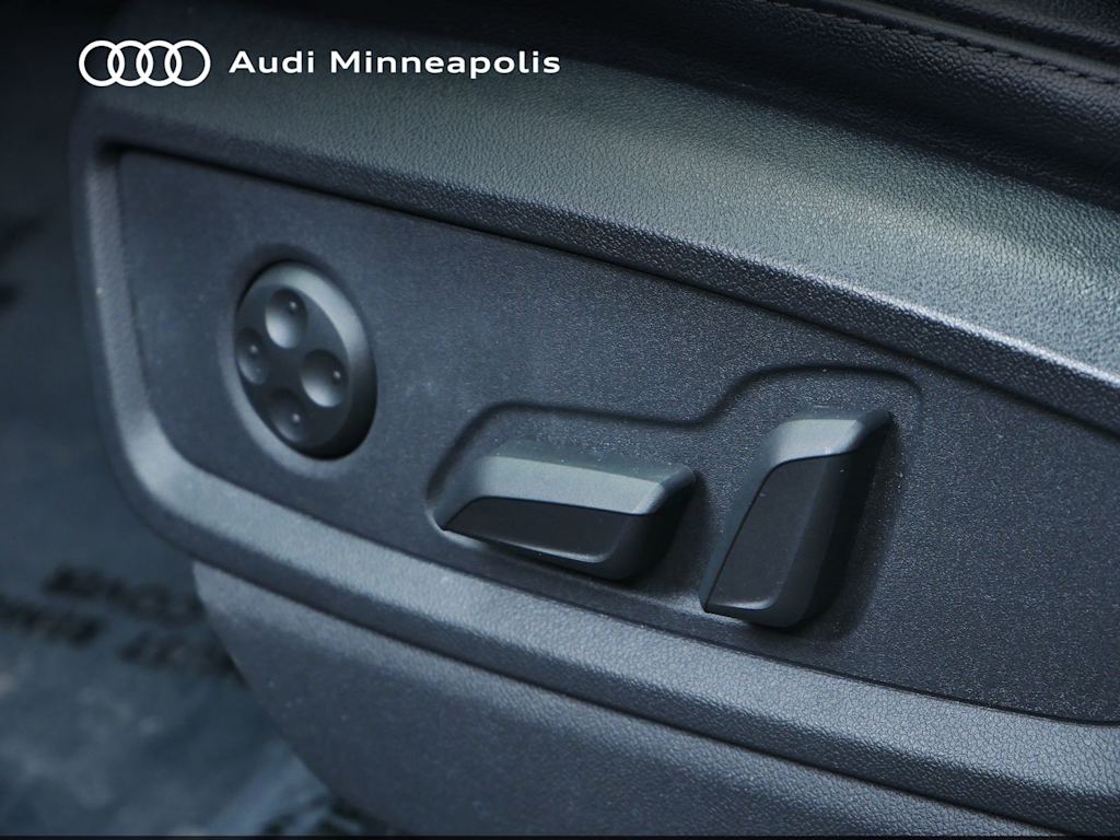 Thumbnail: 2023 Audi Q5 - 17