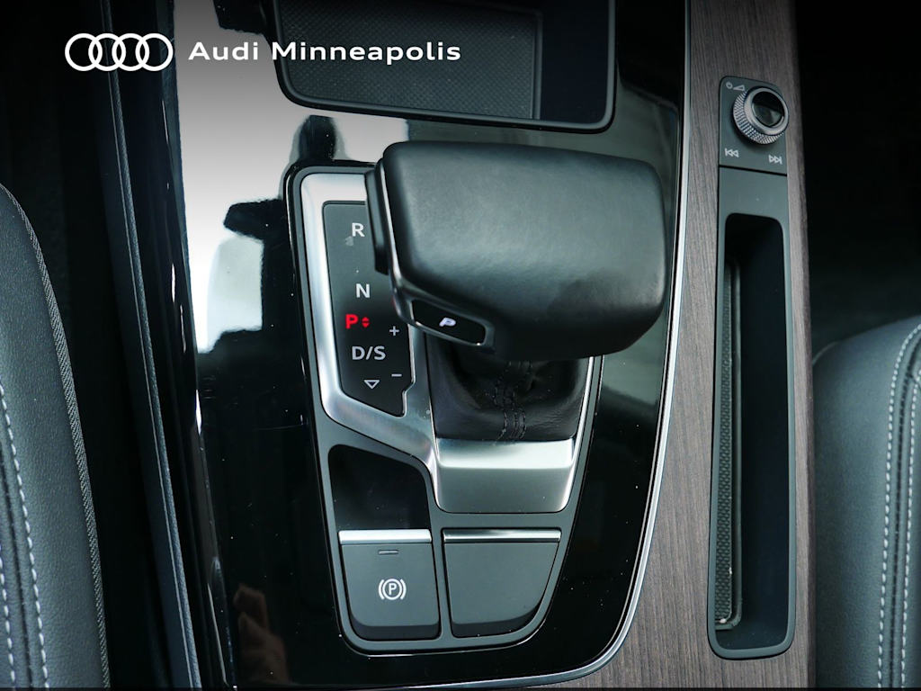 Thumbnail: 2023 Audi Q5 - 10