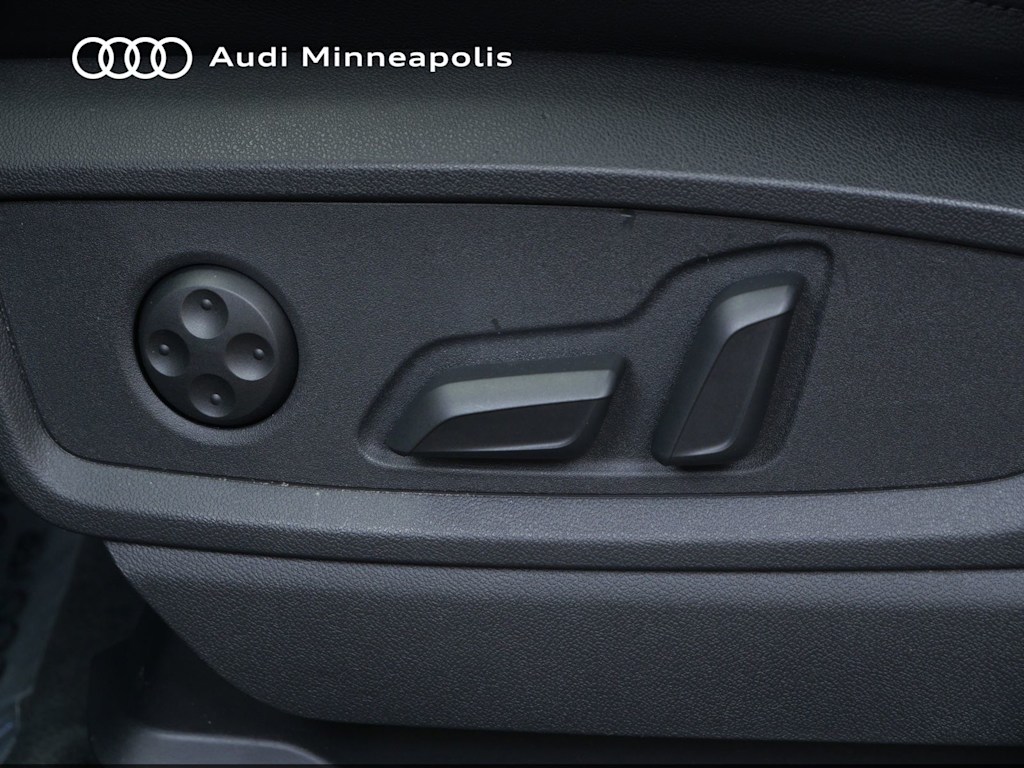 Thumbnail: 2023 Audi Q5 - 17