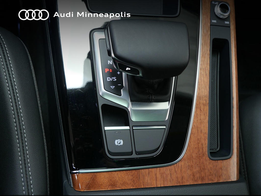 Thumbnail: 2023 Audi Q5 - 10