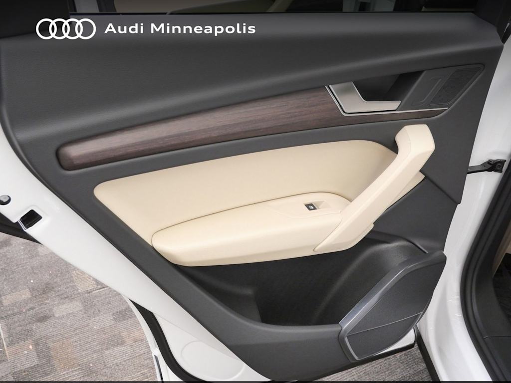 Thumbnail: 2023 Audi Q5 - 16